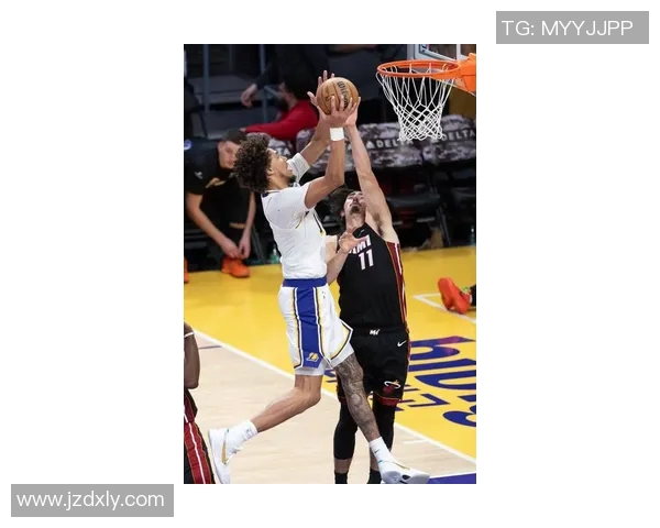 湖人对决热火第五场精彩赛果揭晓球迷热议比赛关键时刻与球员表现